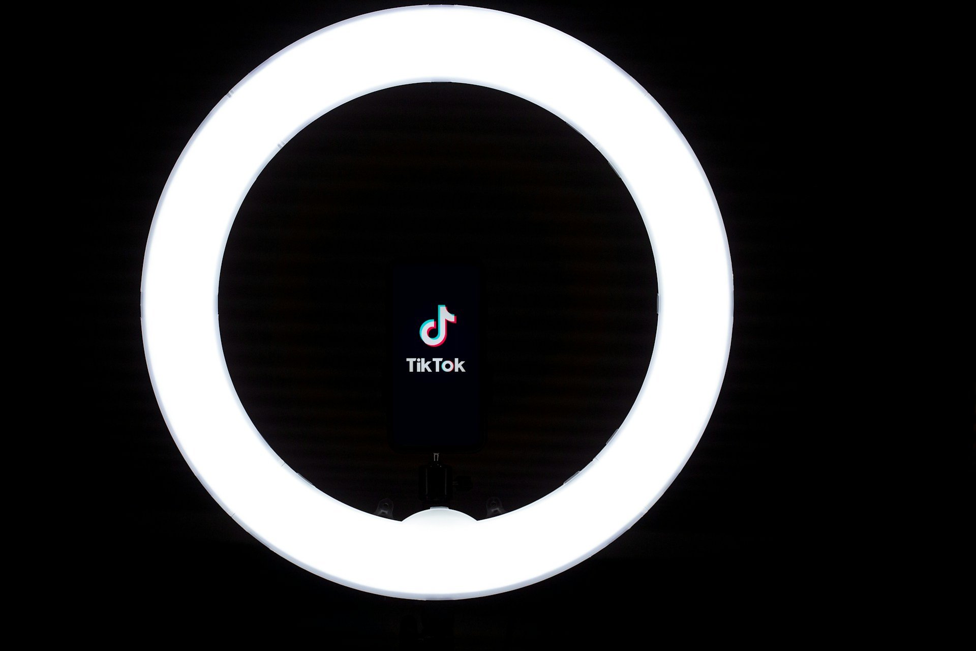 tiktok-logo-in-the-middle-of-ring-light-algorithm-understanding